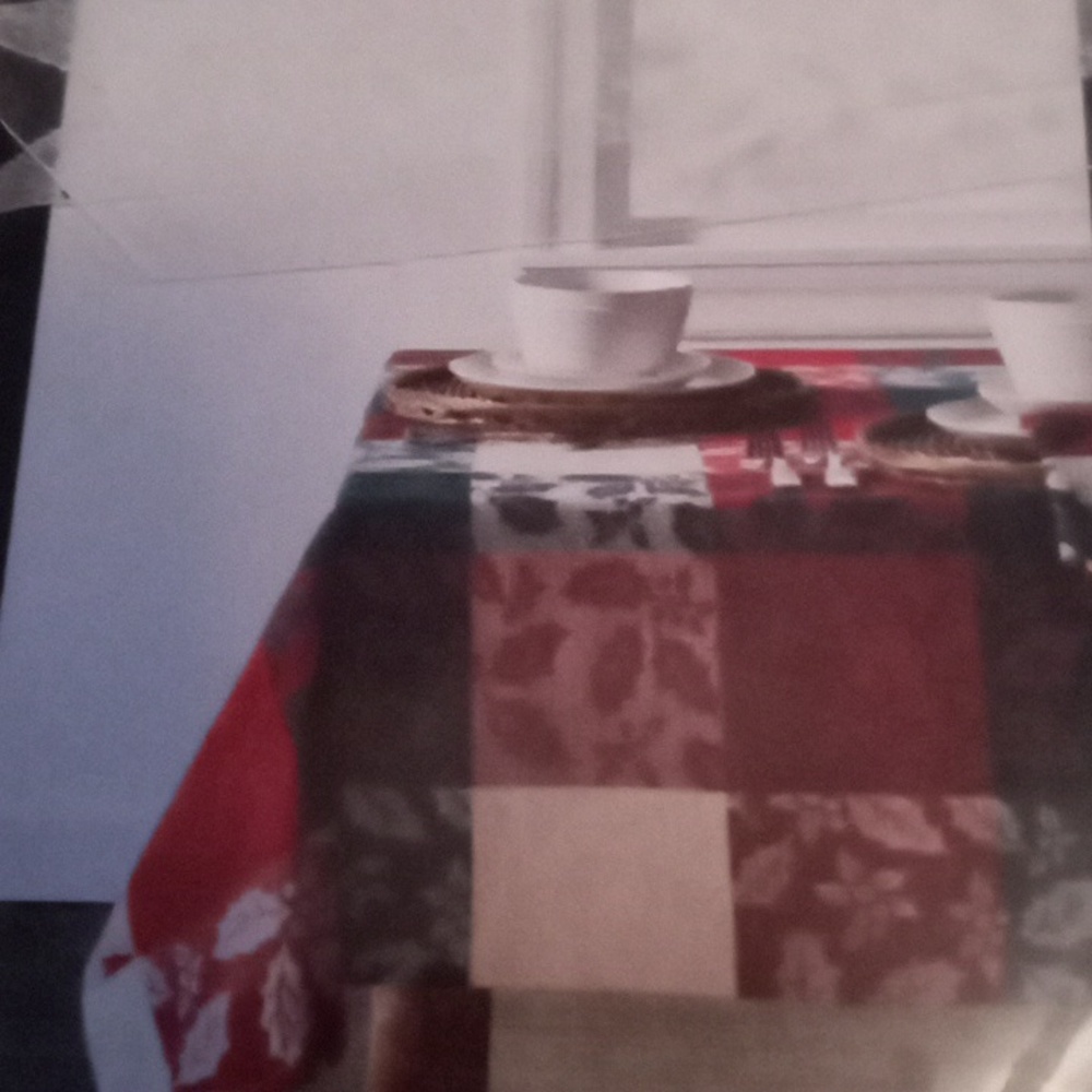 Holiday Table Clothes.. - Picture 11 of 11